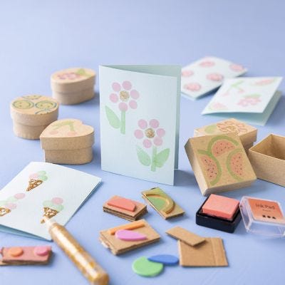 Prints stempelen op kaarten en dozen
