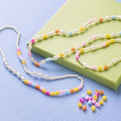 Kleurrijke kralensieraden voor kinderen