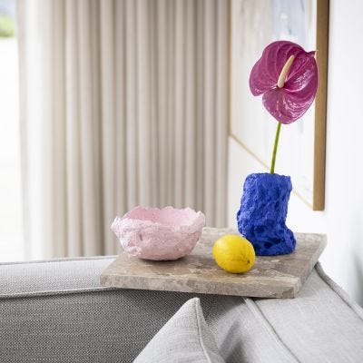Vaas en schaal gemaakt van papier-maché