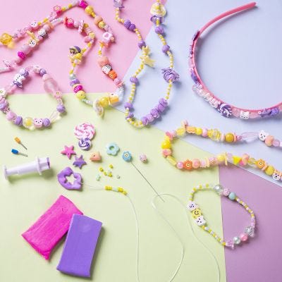 Sieraden gemaakt van sieradenklei