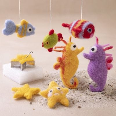 Naaldviltfiguren als hangende decoraties