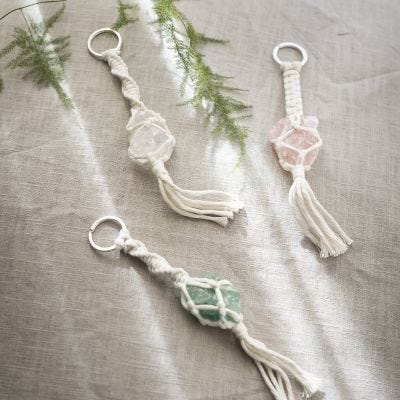 Macramé sleutelhanger met kristal