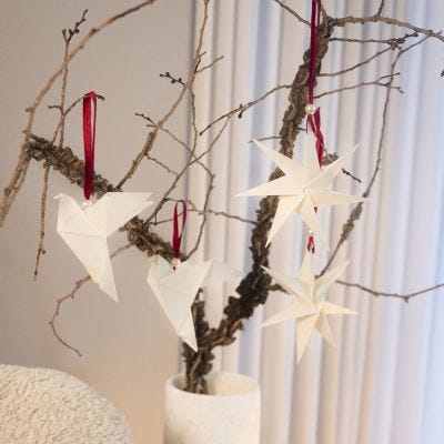Kerstdecoraties van origami
