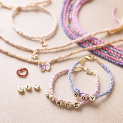 Starter hobbyset: Leer hoe u kumihimo armbanden en minisleutelhangers maakt
