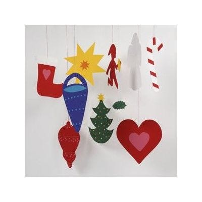 Kinderen maken kerstversiering
