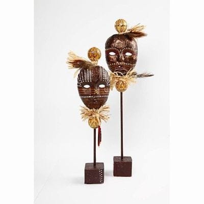 Afrikaanse maskers op stok