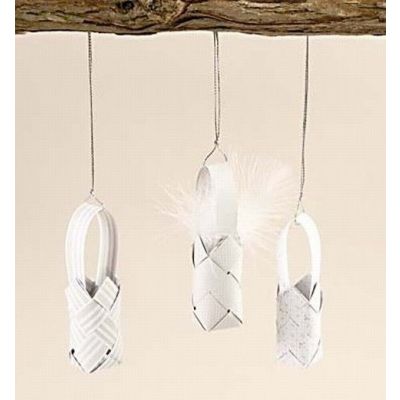 Kleine smalle gevlochten mandjes