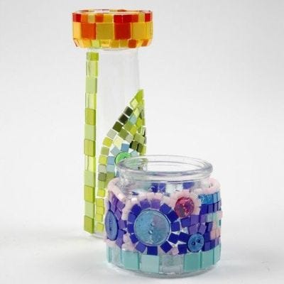 Glaswerk met kleurrijke mini mozaïek tegels
