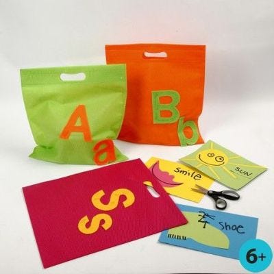 Handige tas met letters van vilt