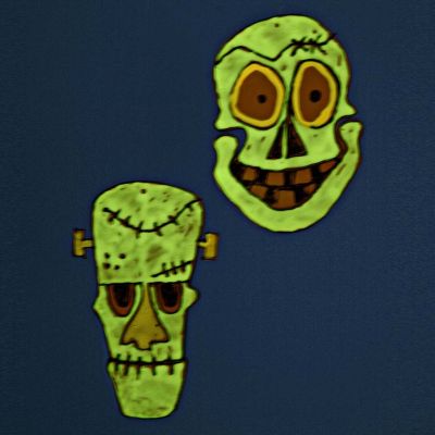 Lichtgevende maskers gemaakt van hard plastic