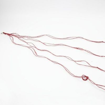 Lange koorden als decoratief ophangsysteem