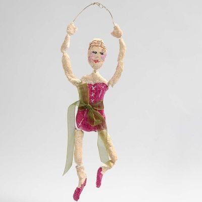 Ballerina gemaakt van bonsai draad en papier-maché pulp