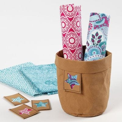 Labels van leerpapier en patchwork stof