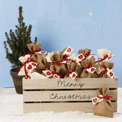 Adventkalender van rustieke zakjes