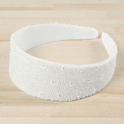Haarband gedecoreerd met mini glaskralen en halve parels