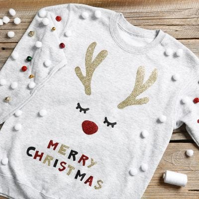 Een grappige kersttrui met jingle bells