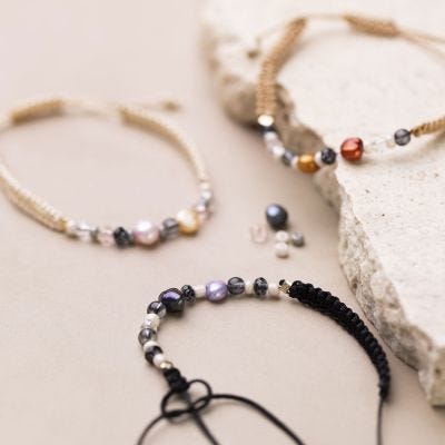 Geknoopte armbanden met zoetwaterparels