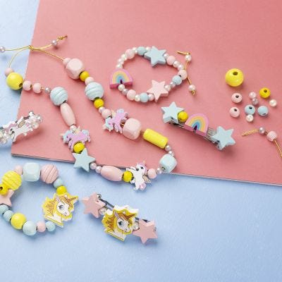 Sieraden met houten kralen en waskralen