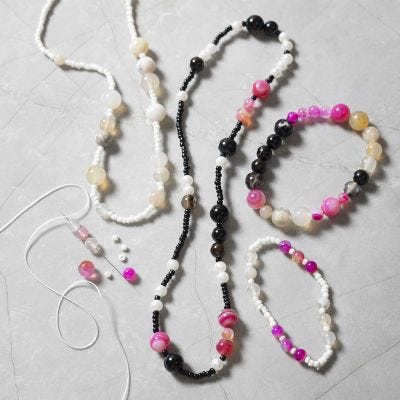 Armband en ketting met kralen van agaat