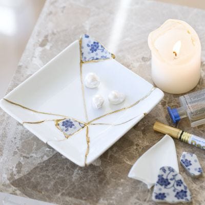 Vaat gerepareerd met kintsugi-techniek