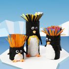 Kartonnen kokers versierd als pinguïns