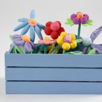 Een bloembak met bloemen van Silk Clay en Foam Clay