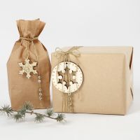 Geschenkverpakking met gouden decoraties