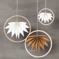 Hangende decoraties van bamboe ringen en Faux Leather bladeren