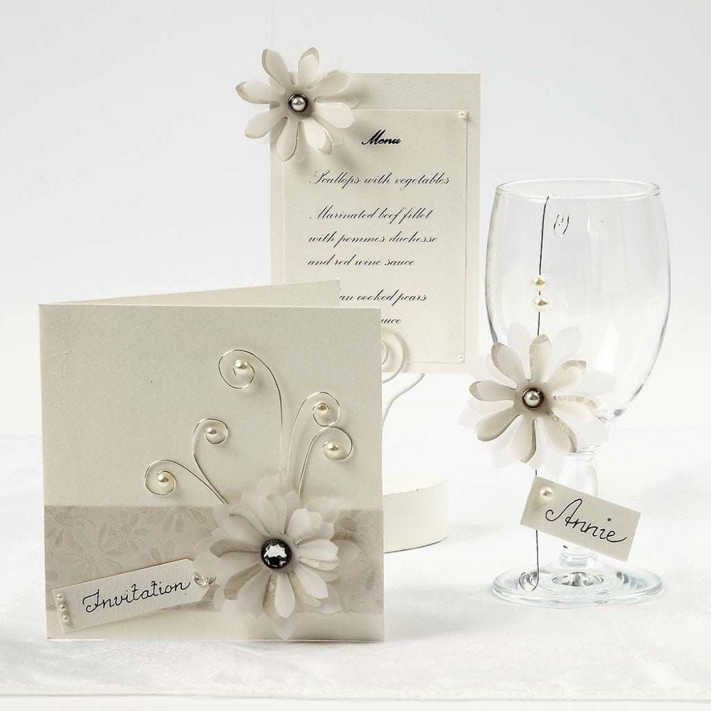 Crèmekleurige kaarten met vellum bloemen