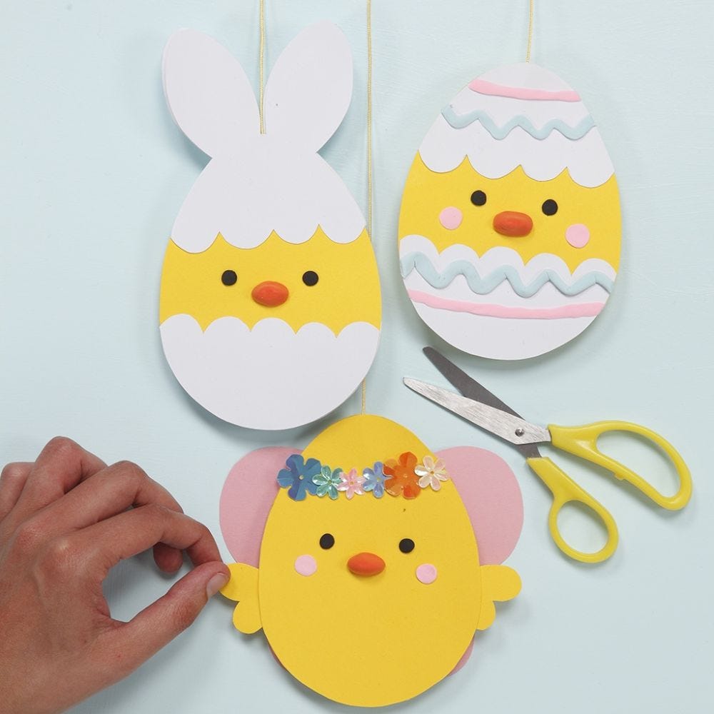 Kartonnen kuikens gedecoreerd met Silk Clay