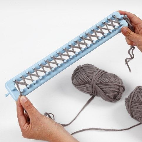 schipper tornado aanpassen Een gebreide sjaal gemaakt op een breiring/knitting loom | DIY handleiding